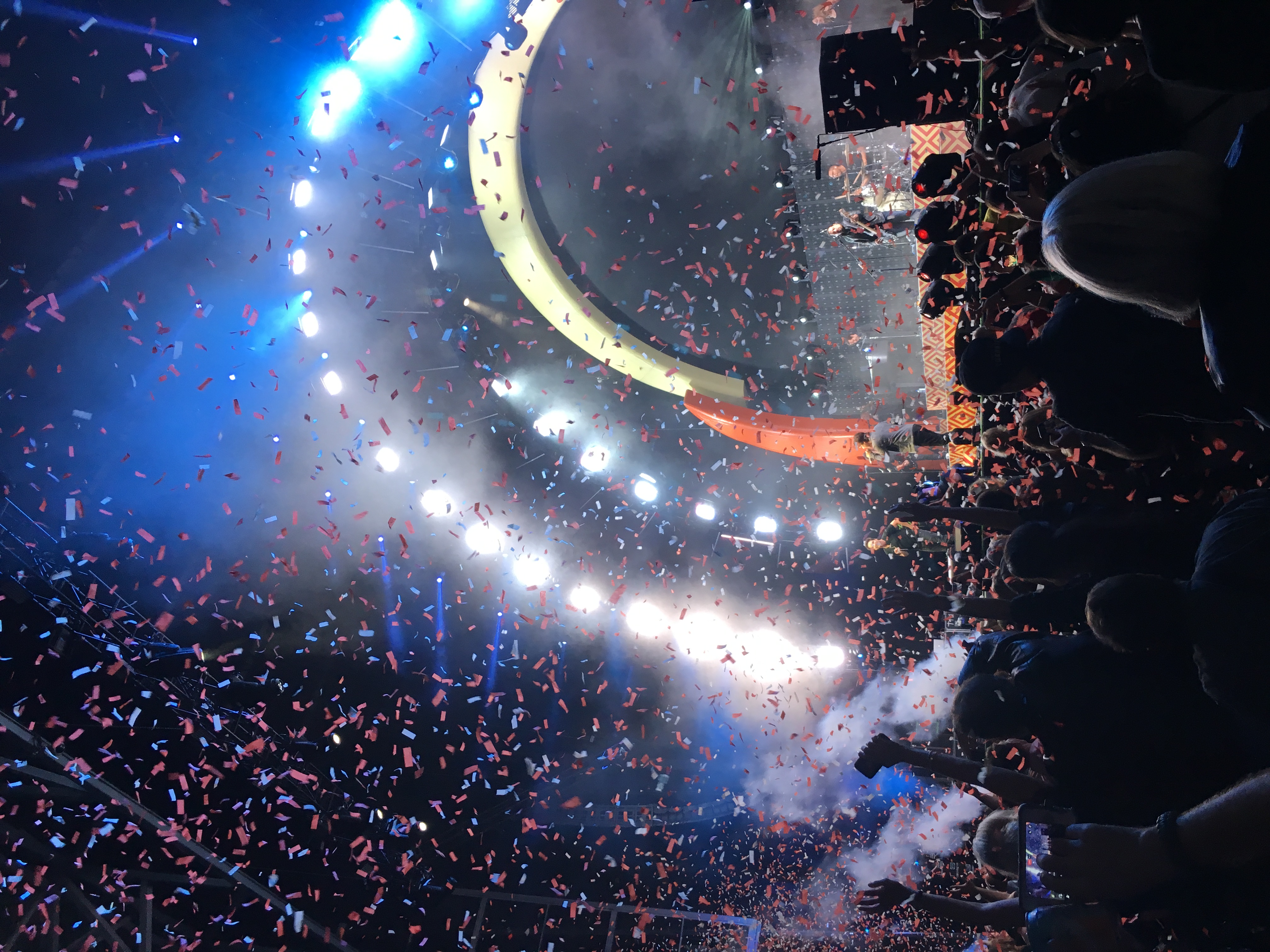 Real atmosphere effects and party crowd